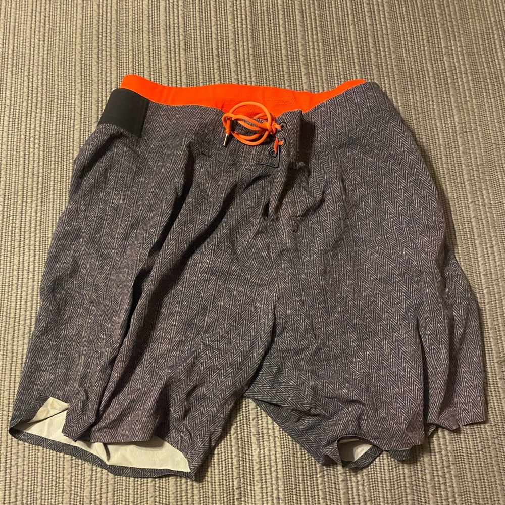 MEN SIZE L LULU LEMON BATHING SUIT
